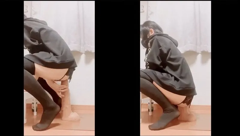 Em tự sướng lút cán với sextoy